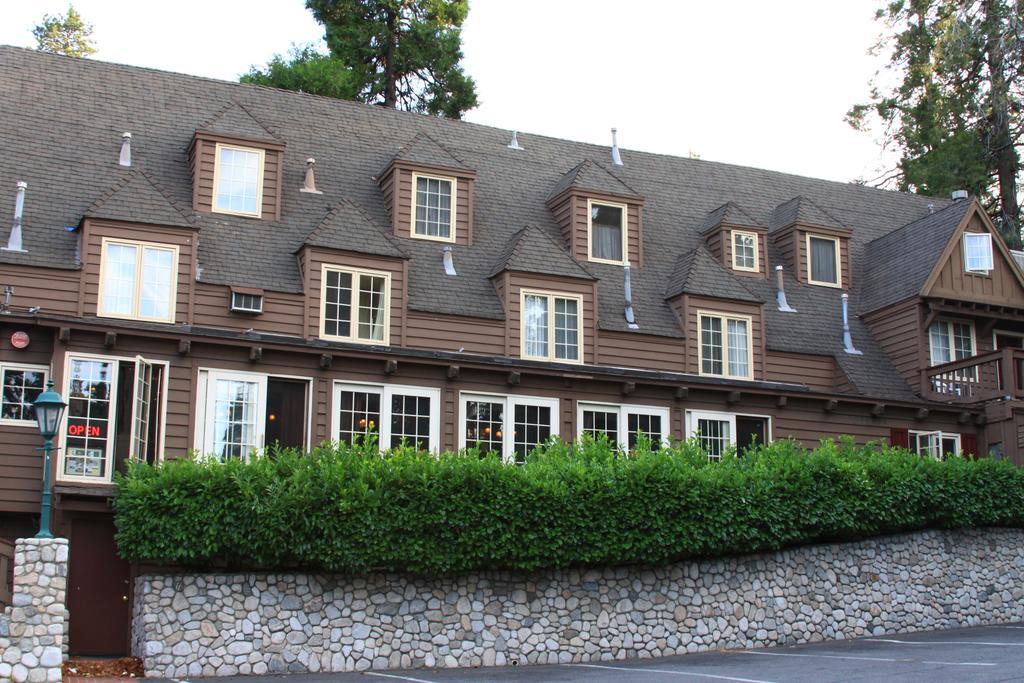 Saddleback Inn At レイク・アローヘッド エクステリア 写真