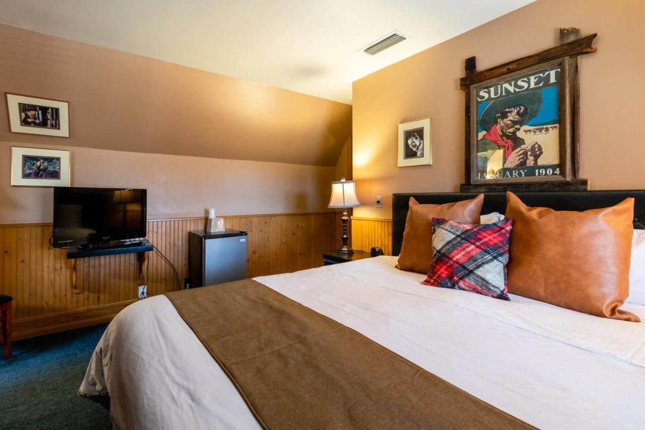 Saddleback Inn At レイク・アローヘッド エクステリア 写真