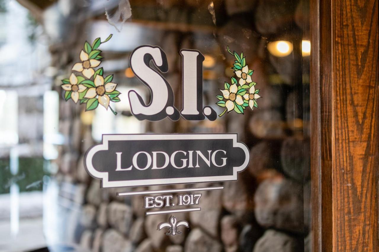 Saddleback Inn At レイク・アローヘッド エクステリア 写真