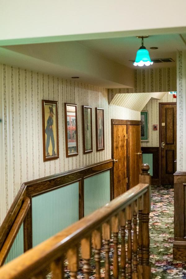 Saddleback Inn At レイク・アローヘッド エクステリア 写真