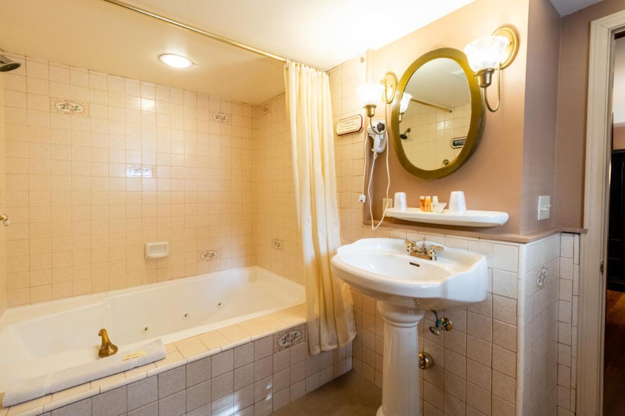 Saddleback Inn At レイク・アローヘッド エクステリア 写真