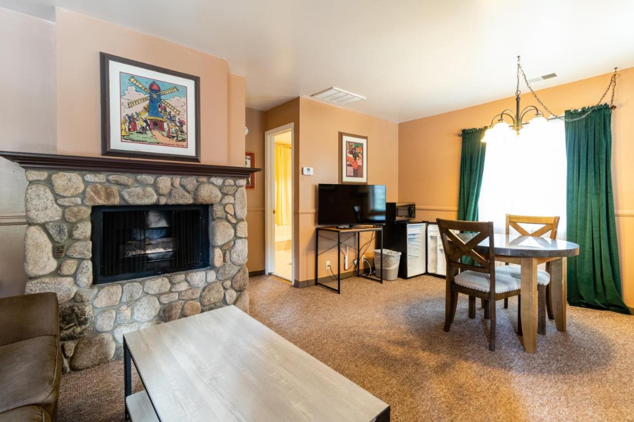 Saddleback Inn At レイク・アローヘッド エクステリア 写真