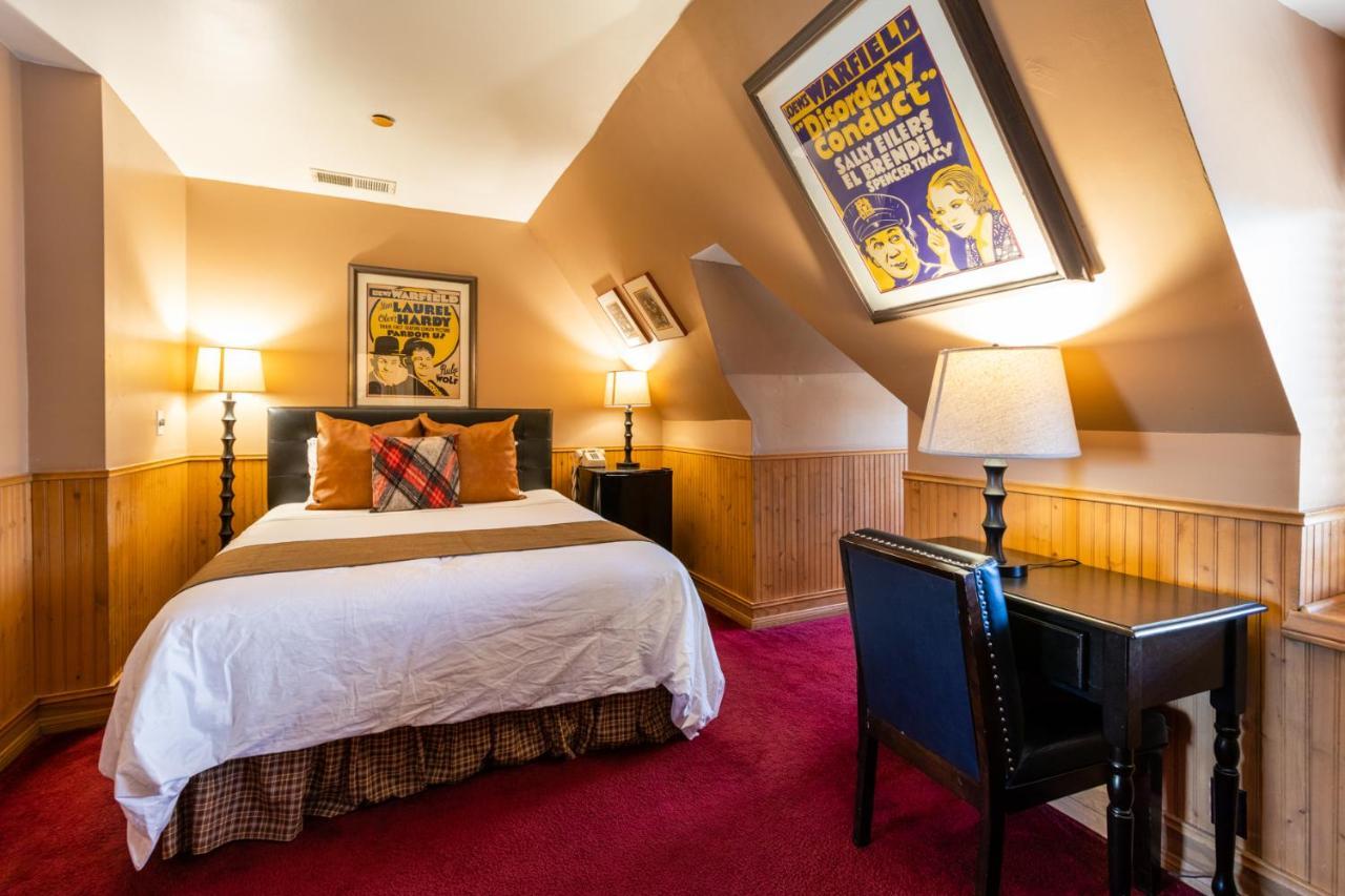 Saddleback Inn At レイク・アローヘッド エクステリア 写真