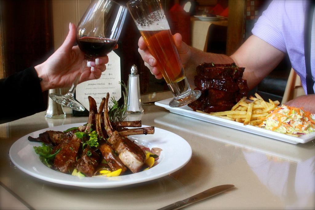 Saddleback Inn At レイク・アローヘッド エクステリア 写真