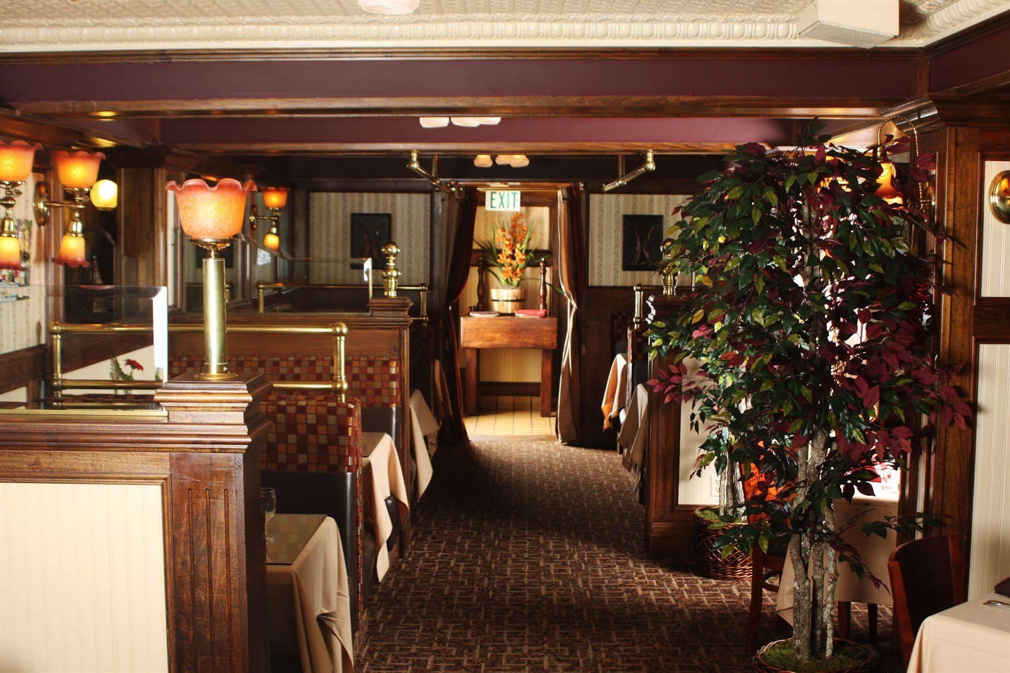Saddleback Inn At レイク・アローヘッド エクステリア 写真