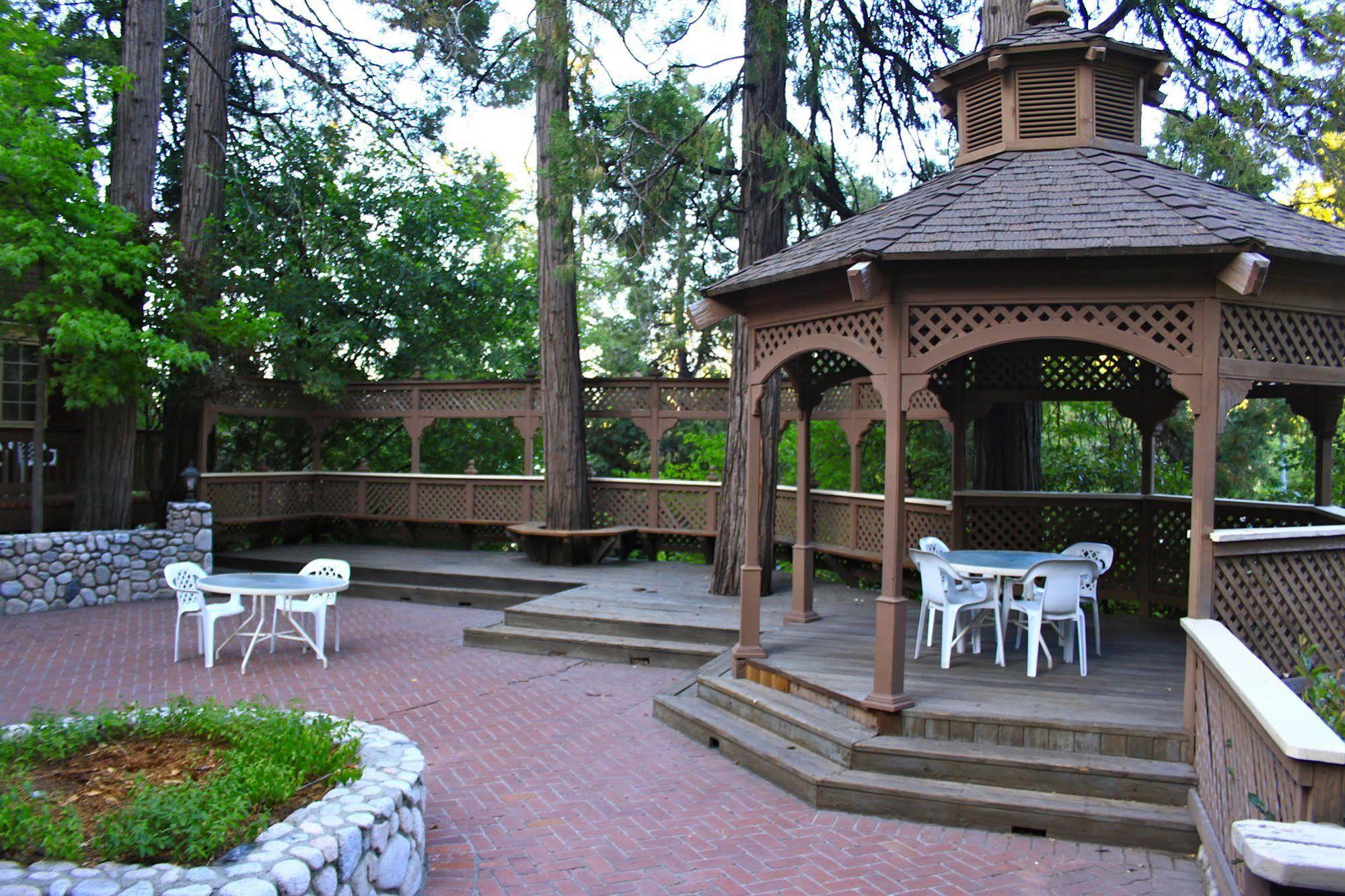 Saddleback Inn At レイク・アローヘッド エクステリア 写真