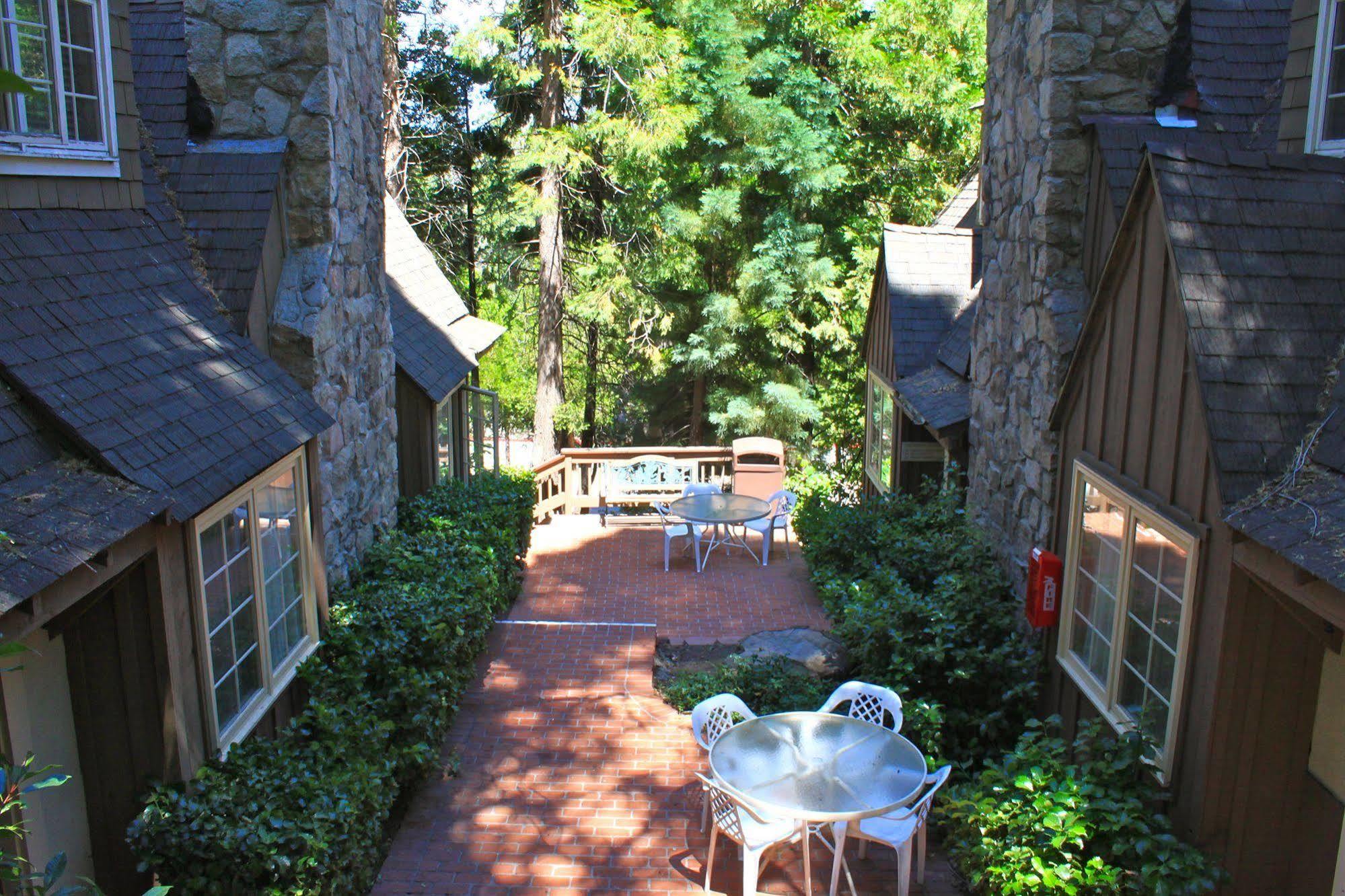 Saddleback Inn At レイク・アローヘッド エクステリア 写真