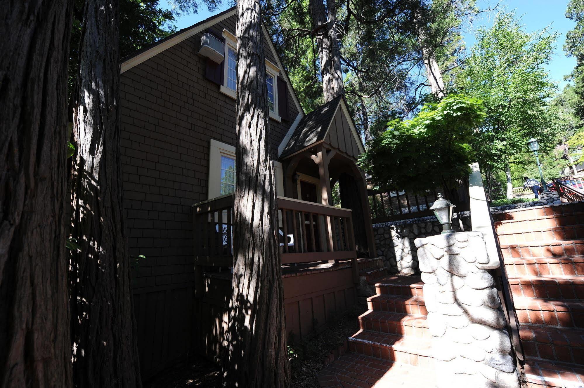 Saddleback Inn At レイク・アローヘッド エクステリア 写真