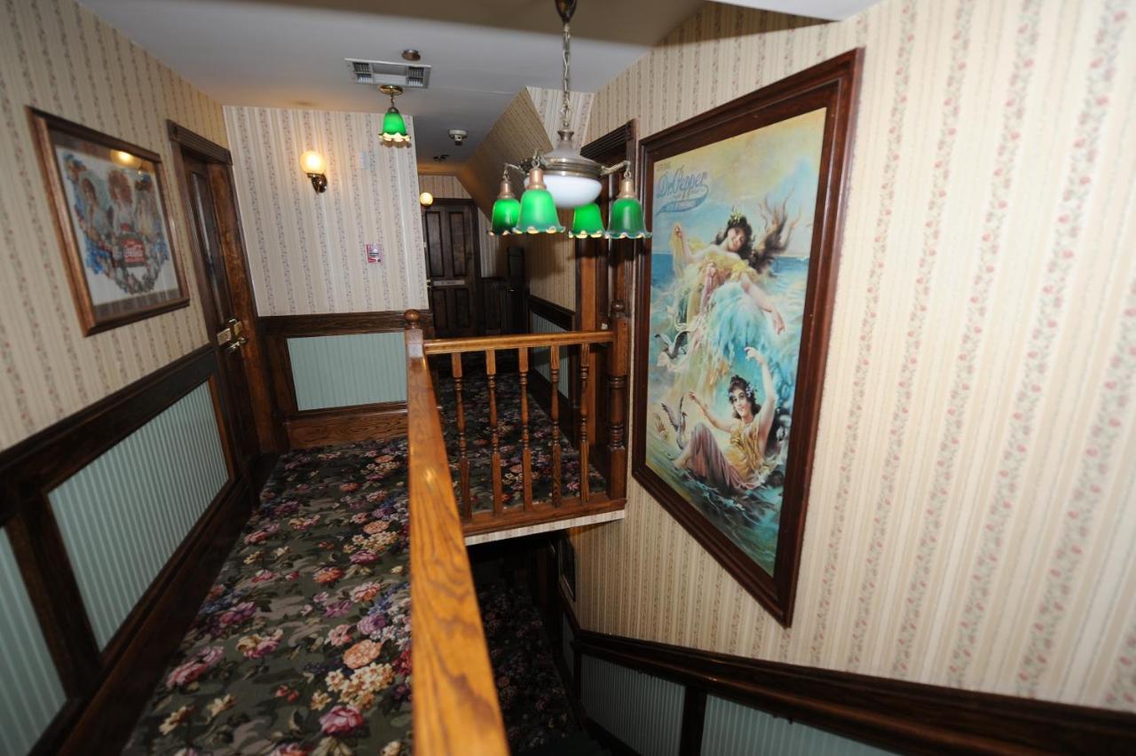 Saddleback Inn At レイク・アローヘッド エクステリア 写真